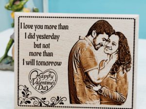 Customized Wooden Valentine’s Gift Photo Pla...